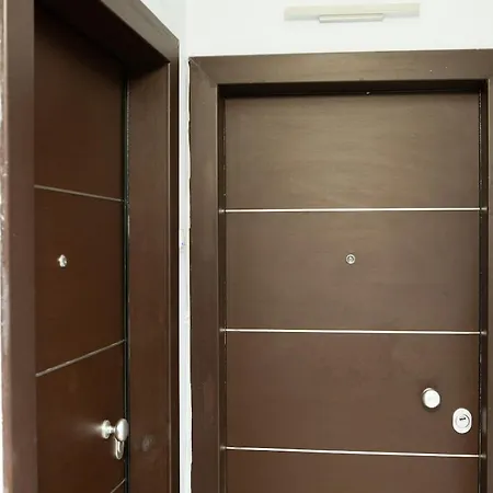 The Cozy Cube - With Patio Appartement