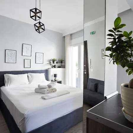 The Cozy Cube - With Patio Thessaloniki