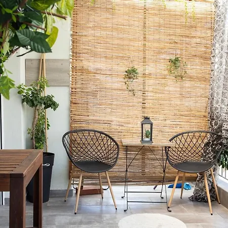 The Cozy Cube - With Patio *