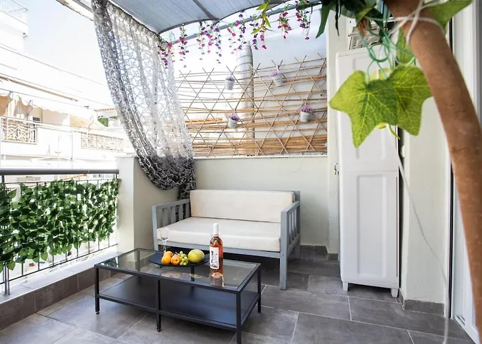 The Cozy Cube - With Patio