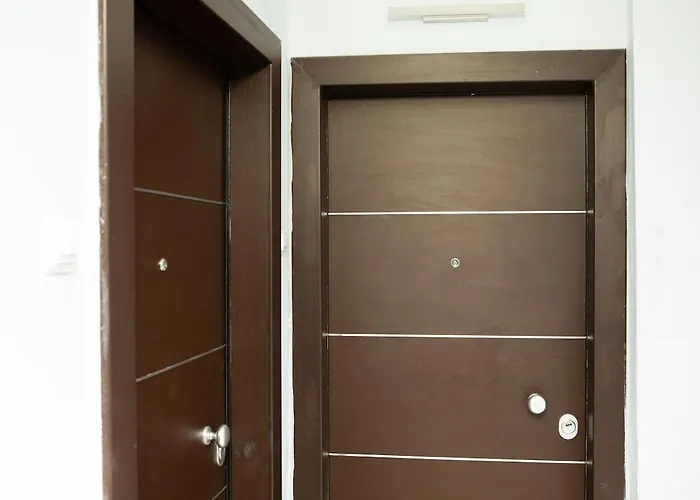 The Cozy Cube - With Patio 公寓