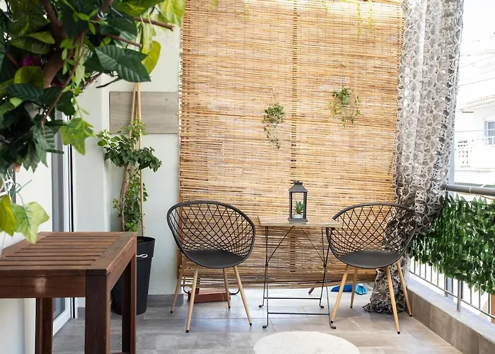 The Cozy Cube - With Patio *